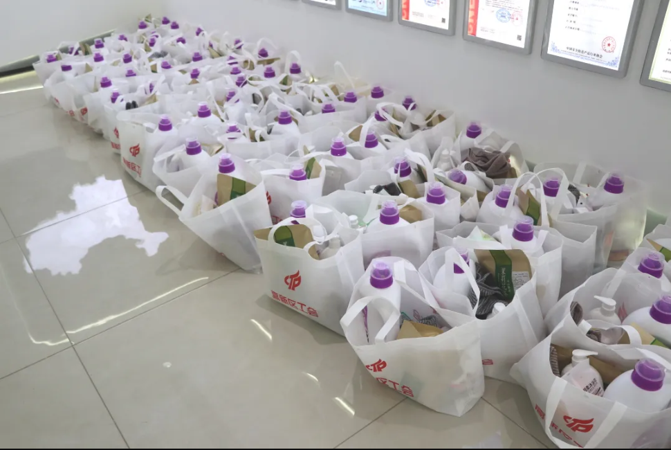 炎炎夏日送清凉——mg冰球突破(中国)智能工会为全体职工发放夏日福利