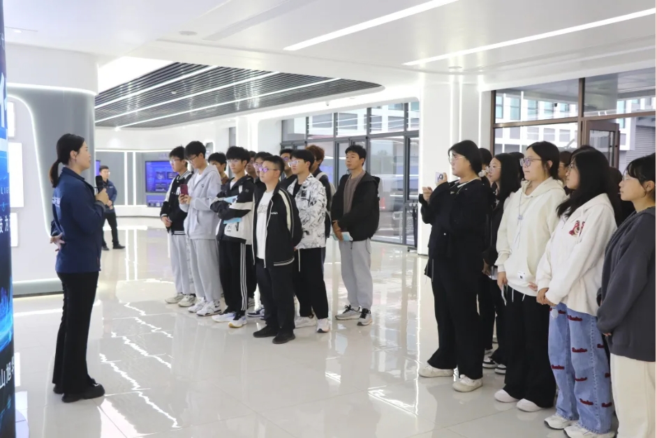 筑牢基础 展望未来 ▏唐山学院会计学院学生到mg冰球突破(中国)智能参观学习